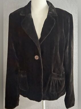 Metro Seven Women’s black velvet blazer Size 12